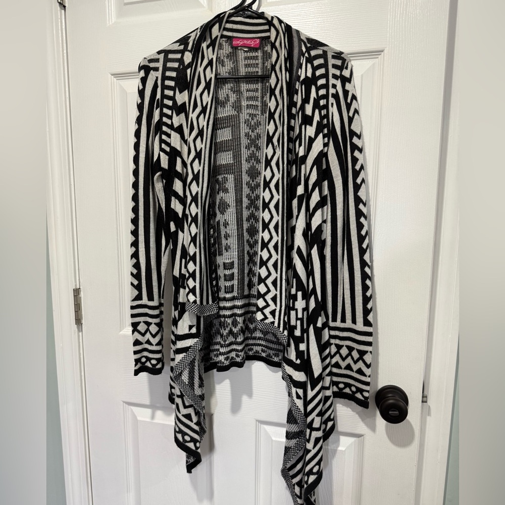 Black and White Geometric Patterned Women's cardigan